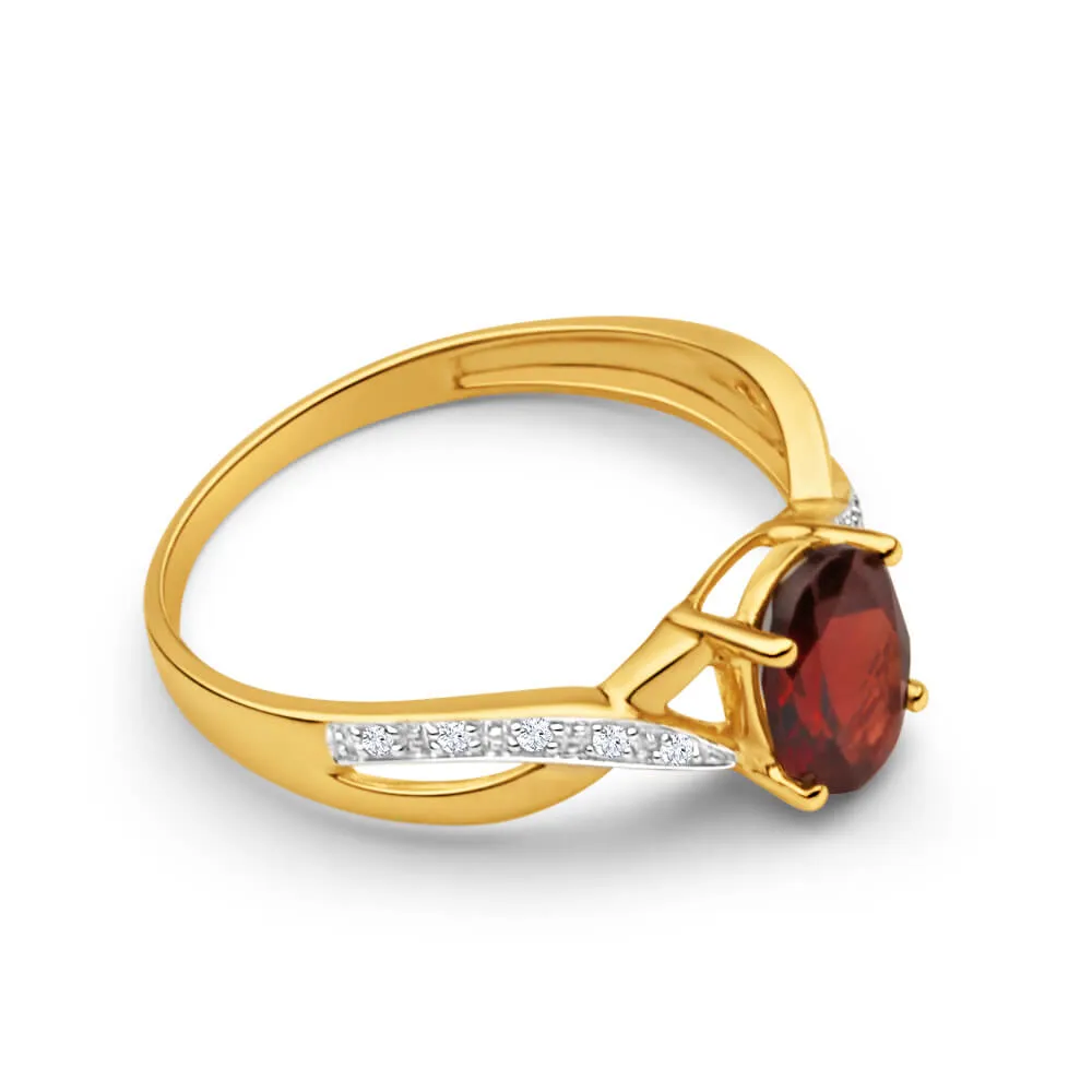 9ct Dazzling Yellow Gold Diamond and Garnet Ring Shiels